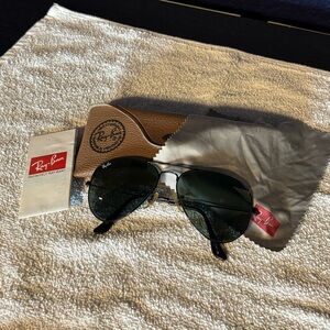 Ray-Ban Black Aviator Sunglasses with Brown Case